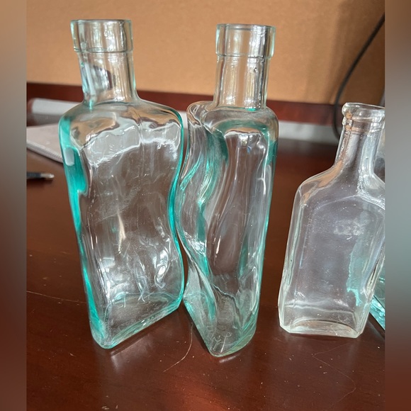 Set of 4 Antique Vintage Bottles - Picture 2 of 4
